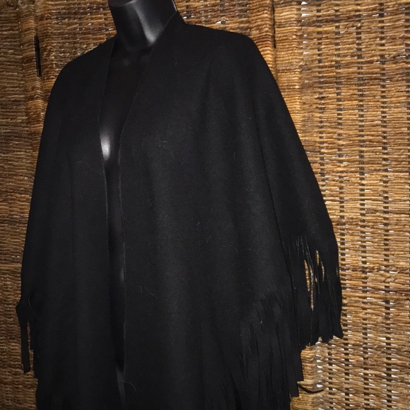 Hallsey Fringe Poncho - Picture 4 of 8